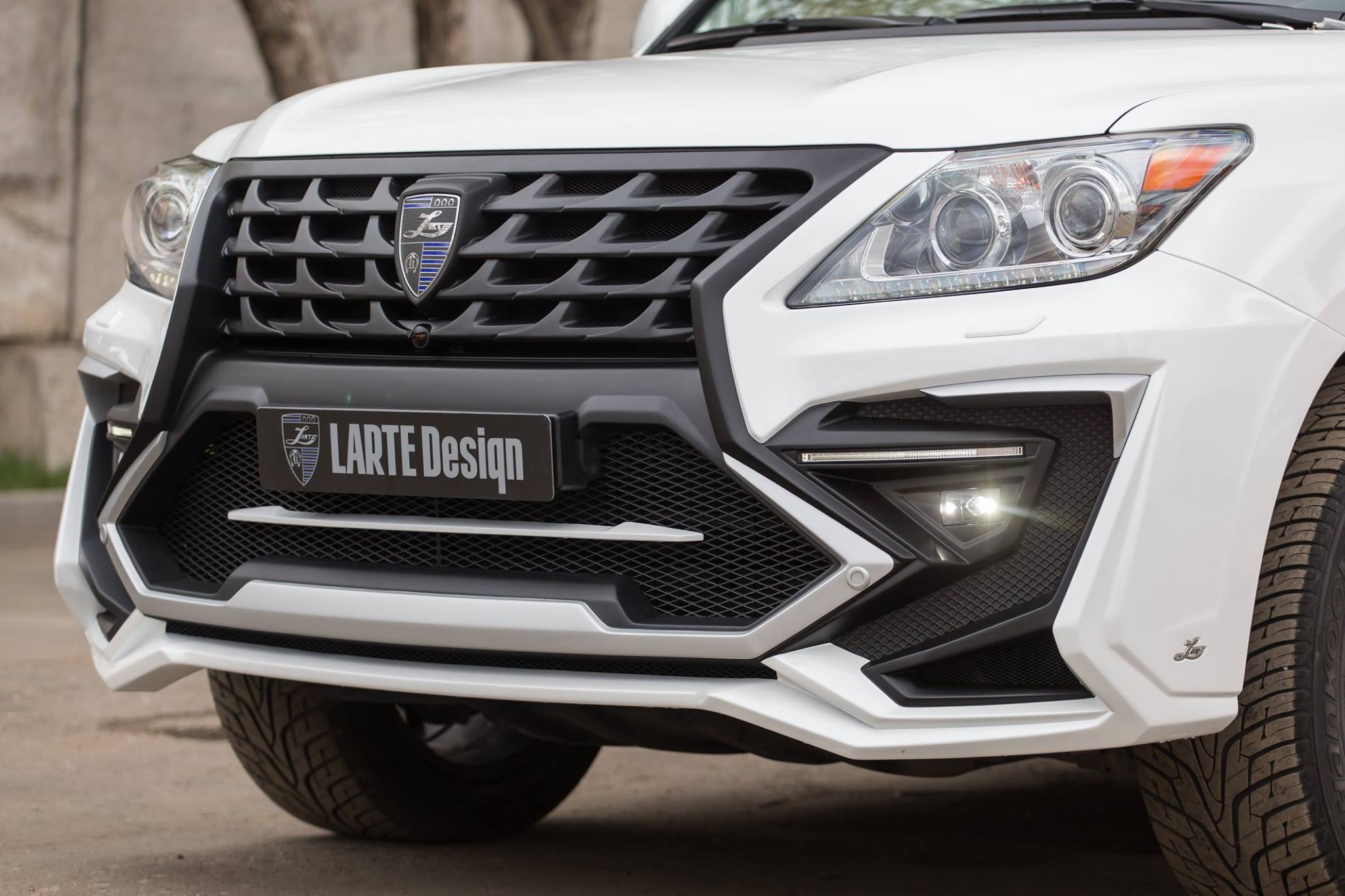 white-lexus-lx-570-with-larte-alligator-tuning-kit-looks-like-the-predator-video_17