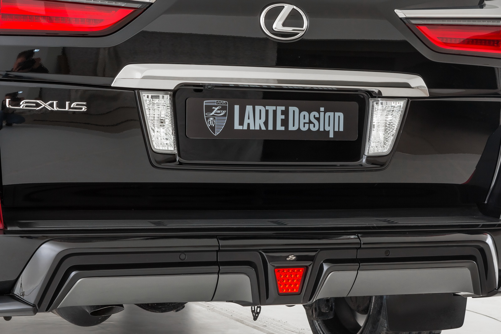 16-05-02-gallery-lexus-lx-larte-07