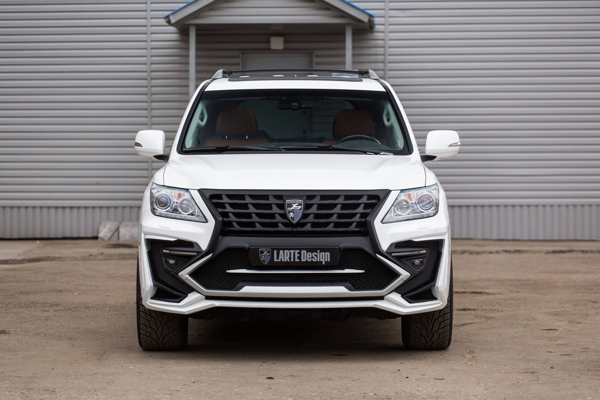 white-lexus-lx-570-with-larte-alligator-tuning-kit-looks-like-the-predator-video_13